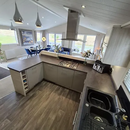 The Blue Lagoon 2 Bedroom Lodge With Hot Tub Walton-on-the-Naze Exterior photo