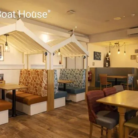 The Blue Lagoon 2 Bedroom Lodge With Hot Tub Walton-on-the-Naze Exterior photo