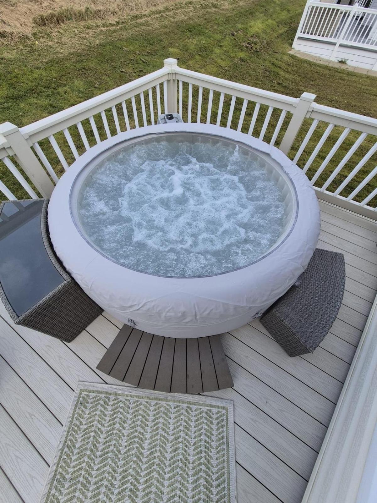 The Blue Lagoon 2 Bedroom With Hot Tub Walton-on-the-Naze