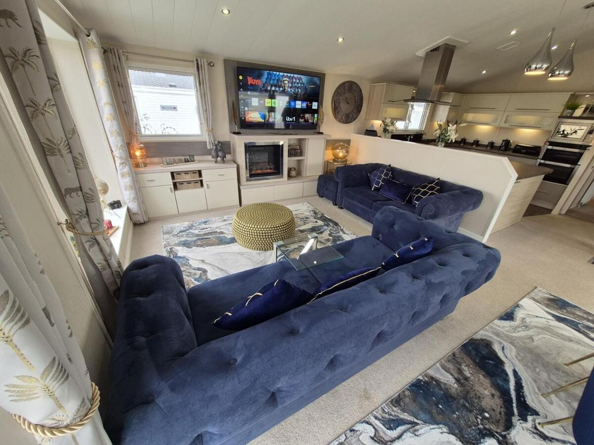 The Blue Lagoon 2 Bedroom With Hot Tub * Walton-on-the-Naze
