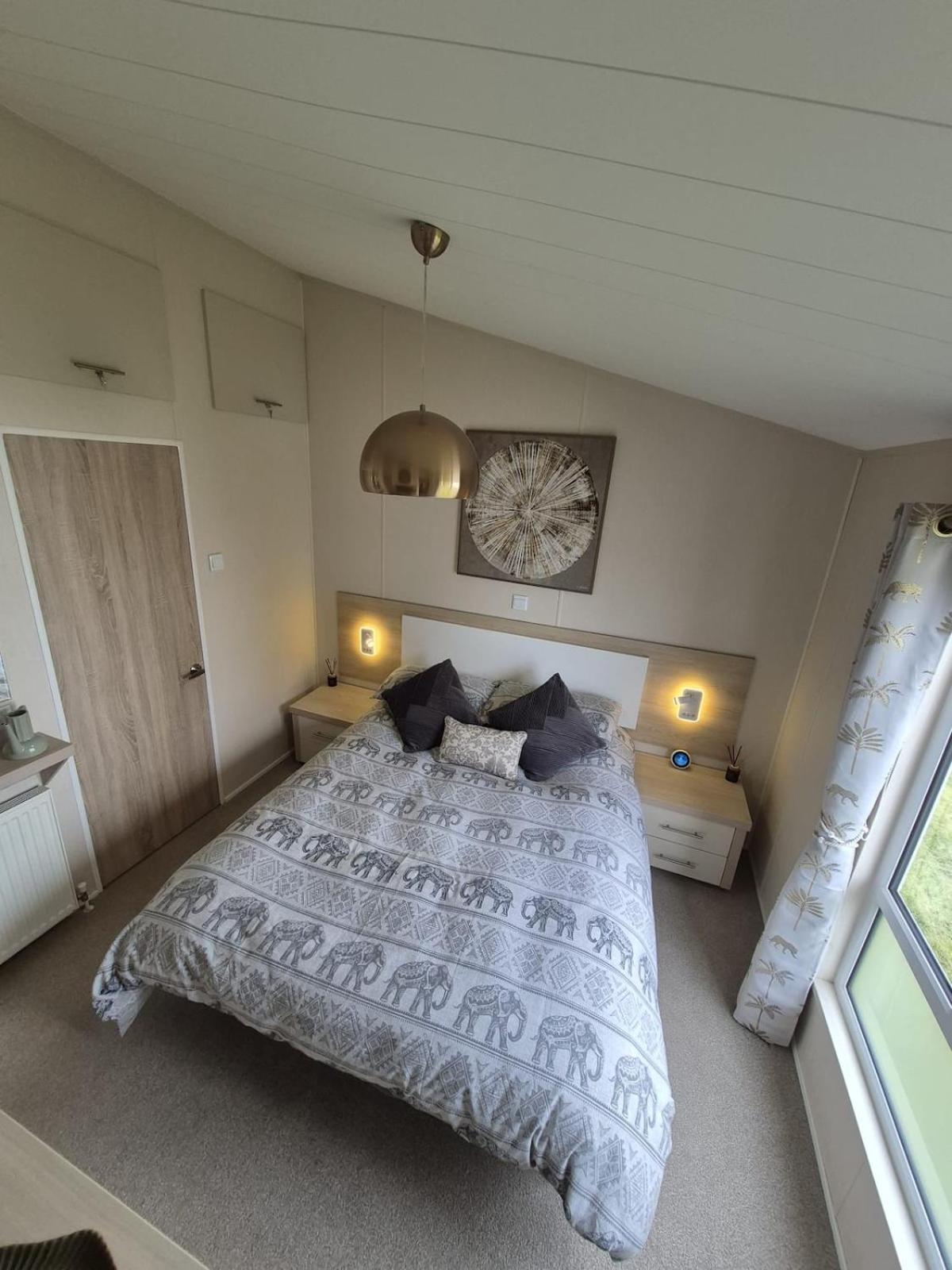 Holiday home The Blue Lagoon 2 Bedroom With Hot Tub Walton-on-the-Naze