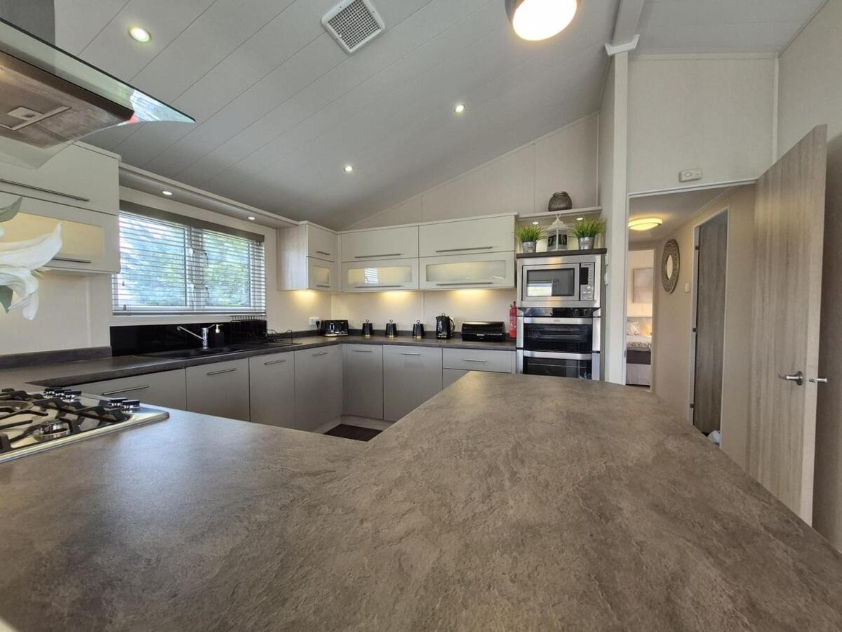 Holiday home The Blue Lagoon 2 Bedroom With Hot Tub Walton-on-the-Naze
