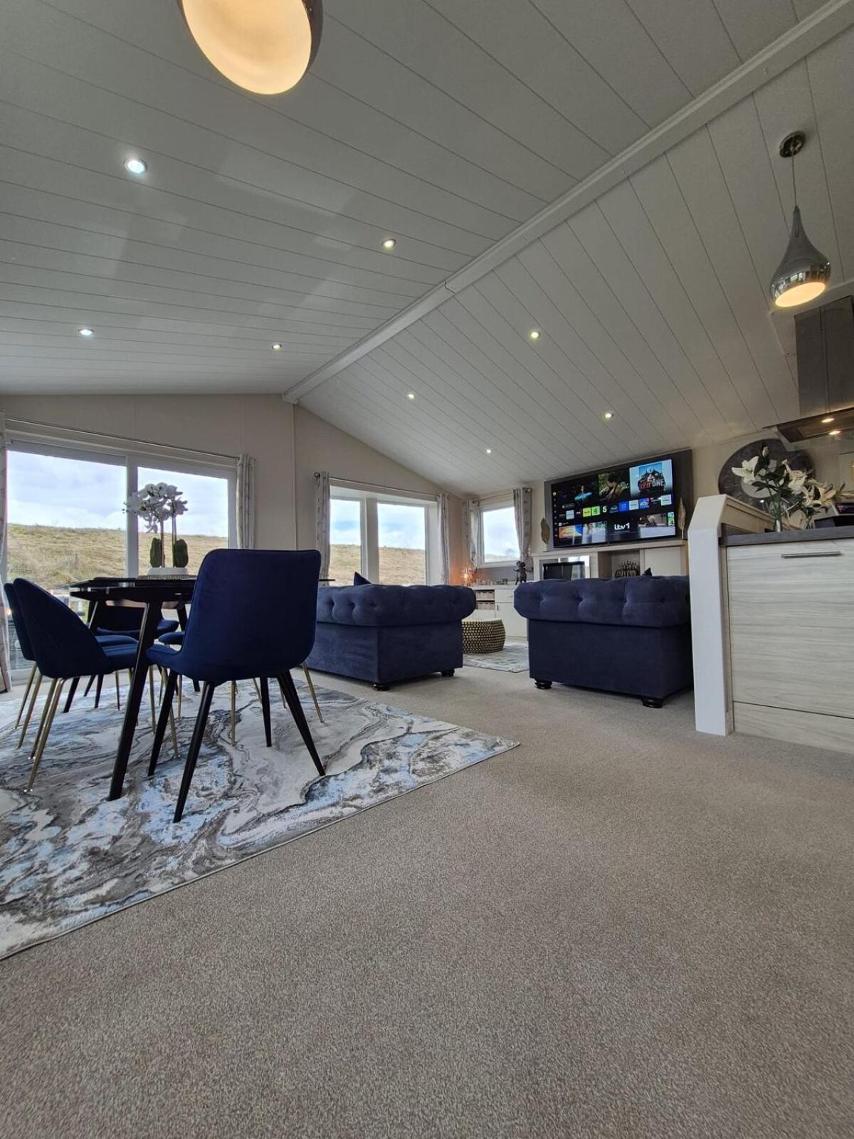 The Blue Lagoon 2 Bedroom With Hot Tub Walton-on-the-Naze