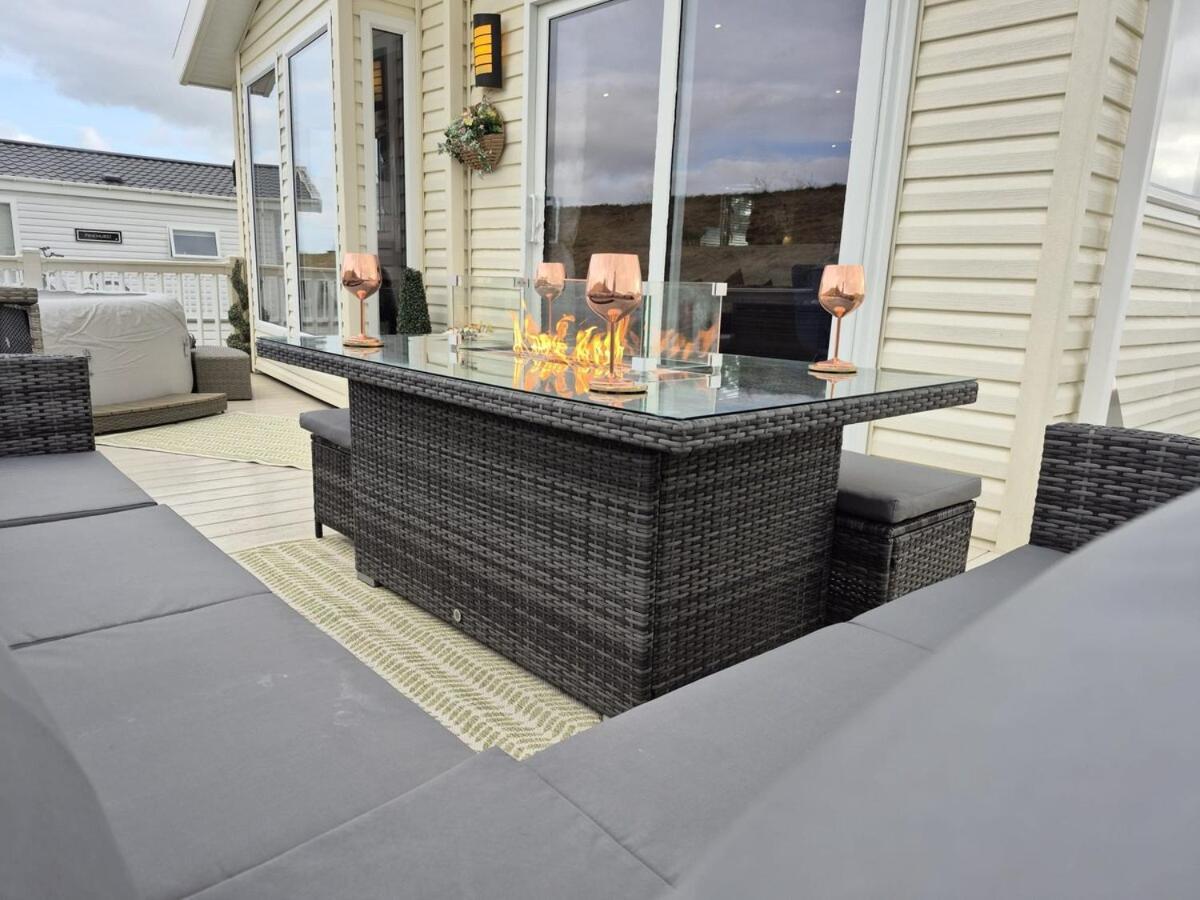 The Blue Lagoon 2 Bedroom With Hot Tub * Walton-on-the-Naze