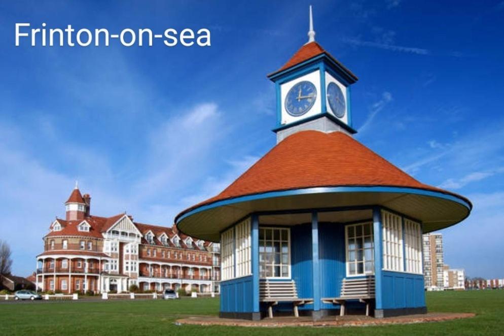 The Blue Lagoon 2 Bedroom With Hot Tub Holiday home Walton-on-the-Naze