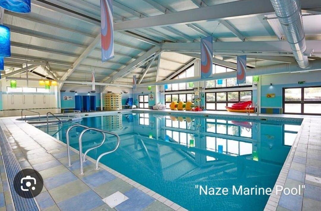 The Blue Lagoon 2 Bedroom With Hot Tub Holiday home Walton-on-the-Naze